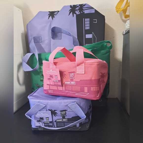 TRADER JOE's Mini Insulated Bag PINK‼️ - Picture 5 of 11